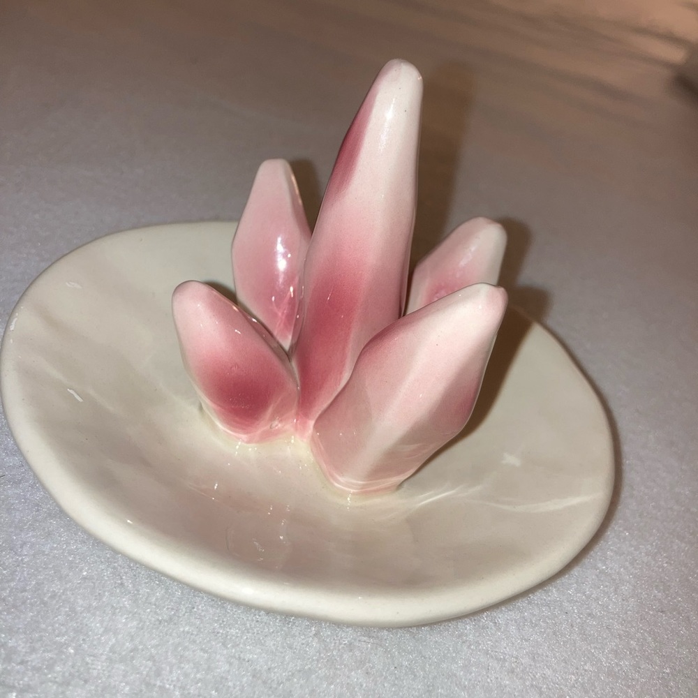 super cute ring holder
